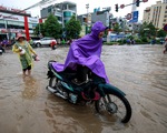 Nhiều tuyến phố Hà Nội ngập sâu sau mưa