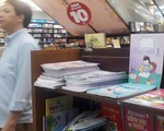 NXB Giáo dục: Dán lại giá cũ, nguy cơ SGK không kịp đáp ứng năm học mới
