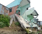 Đưa dân khỏi vùng sạt lở ở đồng bằng sông Cửu Long