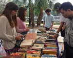 Sách 1.000 đồng được bày bán tại Hội chợ sách cũ Hà Nội