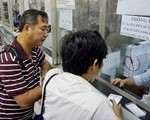 Nhà xe hết vé, khách buộc mua với giá cắt cổ