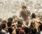 Đi lễ hội phải... tranh cướp đến tả tơi mới là thăng hoa?