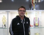 HLV Pháp Troussier: Điểm yếu của Nhật là tinh thần tập thể quá cao