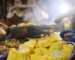 "Tất niên hoành tráng" đời sinh viên với bắp nướng, khoai lang