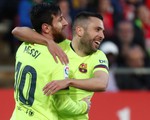 Tiếp tục "nổ súng", Messi bỏ xa Ronaldo ở cuộc đua "giày vàng"