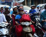 Mới 23 tháng chạp, xe cộ đã đông đặc quanh bến xe Miền Đông