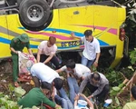 Hiện trường tai nạn xe chở sinh viên lao xuống vực đèo Hải Vân