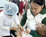 Hướng dẫn theo dõi trẻ sau tiêm vắc xin mới ComBE Five