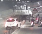 Camera ghi cảnh xe tải mất thắng húc xe khách, đâm vách hầm Thủ Thiêm