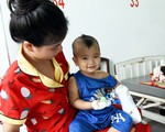 Hồi sinh bàn tay đứt lìa cho bé 1 tuổi