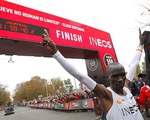 Kipchoge vượt 