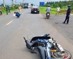 Tạm giữ thanh niên 17 tuổi lao xe tông cảnh sát giao thông
