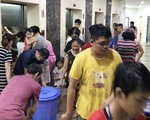 Vì sao nước sạch ở Hà Nội bốc mùi? Dân kêu, vẫn chưa có trả lời