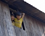 Lên nóc Xơ Rơ ngắm đàn dê đi quanh