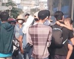 Truy tìm nhóm dàn cảnh móc túi nữ sinh viên đi xe buýt