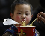 UNICEF: hàng triệu trẻ em suy dinh dưỡng vì lạm dụng thực phẩm tiện lợi