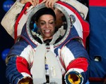 NASA công bố quần áo giúp du hành gia đi trên Mặt trăng như trên Mặt đất