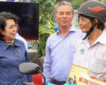 Tặng kinh phí xây nhà, hỗ trợ xe gắn máy cho hộ nghèo TP.HCM