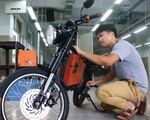 Chàng thạc sĩ chế tạo xe điện công suất ngang xe máy