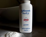 Johnson & Johnson thu hồi 33.000 sản phẩm phấn rôm nghi chứa chất gây ung thư