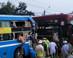 Hai xe giường nằm đối đầu trên đường Hồ Chí Minh, 7 hành khách nhập viện