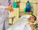Cậu bé mỉm cười sau 2 năm hôn mê