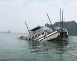 Va chạm sà lan chở đá, tàu du lịch chìm trên vịnh Hạ Long