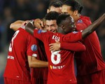 Chamberlain ghi bàn kiểu trivela, Liverpool thắng đậm Genk