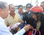 Chủ tịch Thừa Thiên Huế dẫn bà con Thượng thành đi xem nơi ở mới