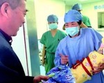 Sản phụ tuổi 67 sinh con khỏe mạnh, đặt tên "Món quà trời ban"