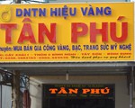 Nhân viên đoàn hát lô tô cướp tiệm vàng ra đầu thú