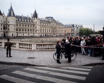 ‘Gã điên loạn’ đâm chết 4 cảnh sát ngay tại đồn giữa Paris