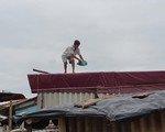 Hình ảnh dân vùng dự báo bão số 5 đổ bộ tất bật ứng phó