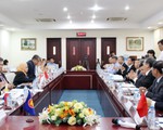 Kiểm định đại học vào Việt Nam lại... méo mó, 