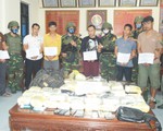 Bắt hai thanh niên Lào thủ súng đạn ‘cõng’ ma túy vào Việt Nam
