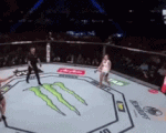 Video nữ võ sĩ MMA vờ bắt tay 