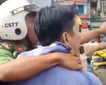 Va chạm rồi ẩu đả, tài xế xe buýt dùng vật nhọn đâm tài xế Grab