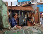 Thiệt hại do bão số 5: Nhiều nhà dân bị sóng dữ cuốn