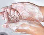 Dành có 10 giây để rửa tay, không sạch nổi vi trùng đâu!