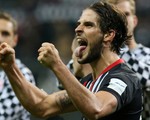 Mất người sớm, Bayern Munich thảm bại trước Frankfurt