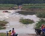 Lật đò trên sông, 5 người may mắn thoát chết