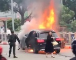 Vụ ôtô bốc cháy sau khi gây tai nạn: nữ tài xế đến công an trình diện