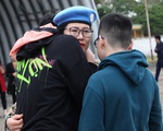 Lau nước mắt cho nữ bác sĩ "mũ nồi xanh"