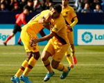 Messi kiến tạo đẳng cấp để Suarez ghi bàn giúp Barca giành 3 điểm