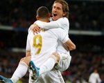 Luka Modric rực sáng giúp Real Madrid bám sát Barca