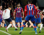 VAR và Firmino giúp Liverpool vượt ải Crystal Palace