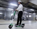 Singapore: Người sử dụng xe trượt điện trên lối đi bộ có thể bị phạt tù