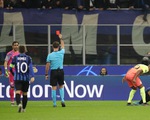 Jesus đá hỏng penalty, Bravo nhận thẻ đỏ, Man City đứt mạch chiến thắng