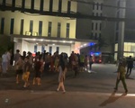 Căn hộ chung cư Xi Grand Court bốc cháy, nhiều cư dân người tháo chạy trong đêm