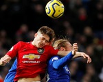 Mất điểm trước Everton, MU bị Tottenham vượt mặt